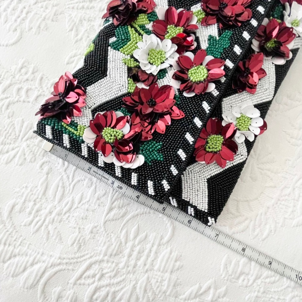NWT Lulus Black and White Beaded Chevron Stripe Floral Clutch bag - Picture 9 of 9